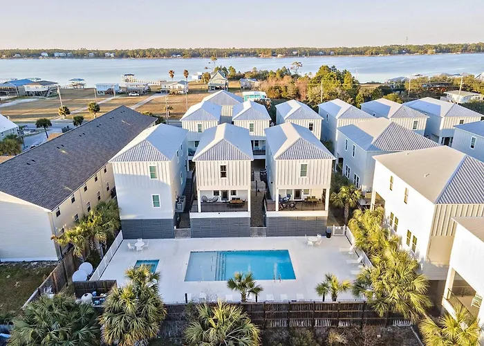 Holiday home For Shore House